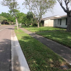 yard service by Sunset Shores Lawn Care reviewed on May 3, 2025
