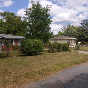 Bush Trimming by 4Leaf Services reviewed on August 16, 2025