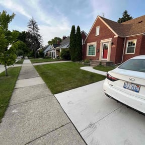 yard maintenance by In Between The Lines LLC reviewed on November 24, 2025