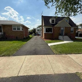landscape maintenance by House 2 House Place 2 Place reviewed on May 1, 2024