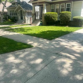 lawn service by EC &amp; Sons Home Improvement reviewed on August 21, 2025