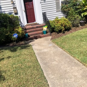 Flower Bed Weeding by DNA Landscaping reviewed on August 13, 2025