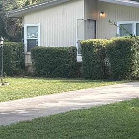 Bush Trimming by Jerome Lawn Pros reviewed on November 10, 2025