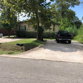 Bush Trimming by Francisco Lawn Care Service reviewed on October 28, 2024