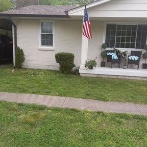 Bush Trimming by Hensley Property Management reviewed on August 17, 2025