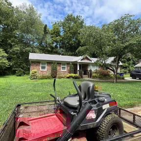 lawn care services by Deal's Lawn Maintenance reviewed on August 16, 2025