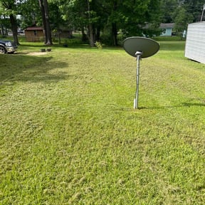 lawn maintenance by Lawn Care reviewed on April 22, 2025