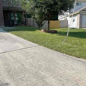 lawn care by Holloway Property Management Edmond reviewed on March 22, 2024