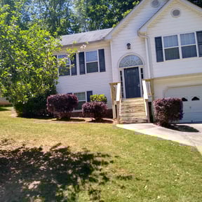 Bush Trimming by Hernandez Family Lawn reviewed on August 17, 2025