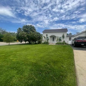 yard service by Burton's Landscaping reviewed on July 31, 2024