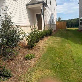 Flower Bed Weeding by Santana Lawn Care reviewed on August 21, 2026