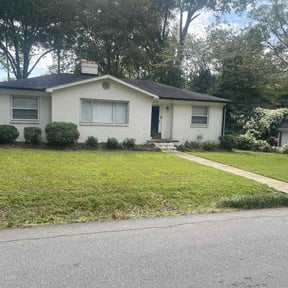 Bush Trimming by Lawn Ninjas reviewed on March 31, 2023