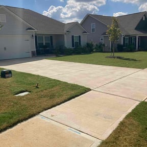 lawn care by Giddens lawncare reviewed on August 17, 2025