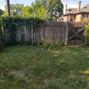 Flower Bed Weeding by Texas Fencing & Landscaping reviewed on August 14, 2025