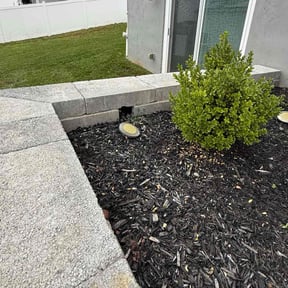 Flower Bed Weeding by Aaron's Green Lawn Care Service reviewed on November 24, 2025