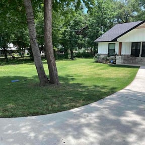 lawn maintenance by Way family lawn grooming reviewed on August 20, 2025