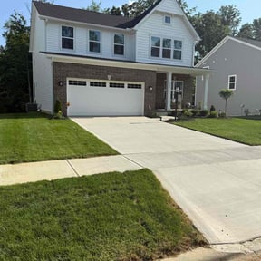 lawn service by Universal Handyman Service reviewed on August 15, 2025