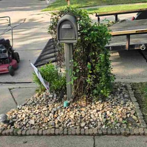 Flower Bed Weeding by D&amp;T jardinera y landscaping reviewed on September 13, 2026