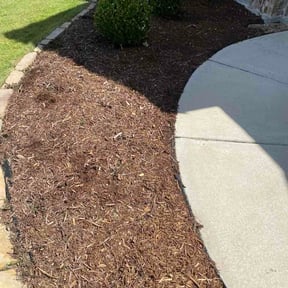 Flower Bed Weeding by Banks lawn care reviewed on September 13, 2026