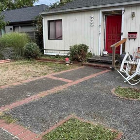 Bush Trimming by Cutt It Professional Lawn Care reviewed on September 11, 2026