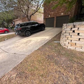Leaf Removal by Guevara Landscaping reviewed on September 11, 2026